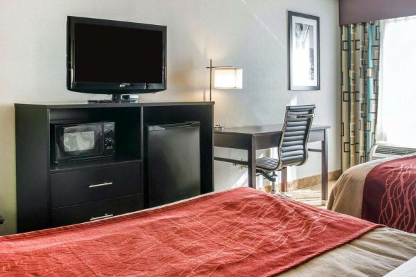 Comfort Inn & Suites Maumee - Toledo (I80-90)